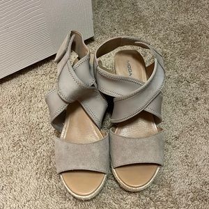 Stewpot tan wedges size 10